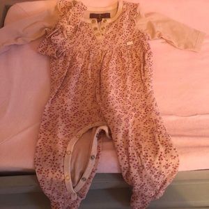 Seven outfit with bow